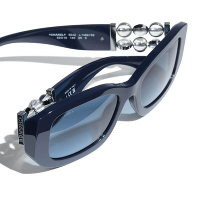 #colour_dark-blue-grey-blue-gradient